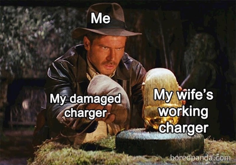 Ja dok pokušavam podvaliti ženi svoj pokvareni punjač i ukrasti njen funkcionalni