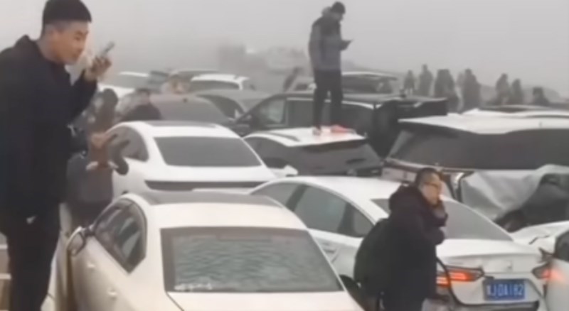 U Kini se dogodila najmasovnija prometna nesreća ikad, šokirat će vas kad vidite snimku