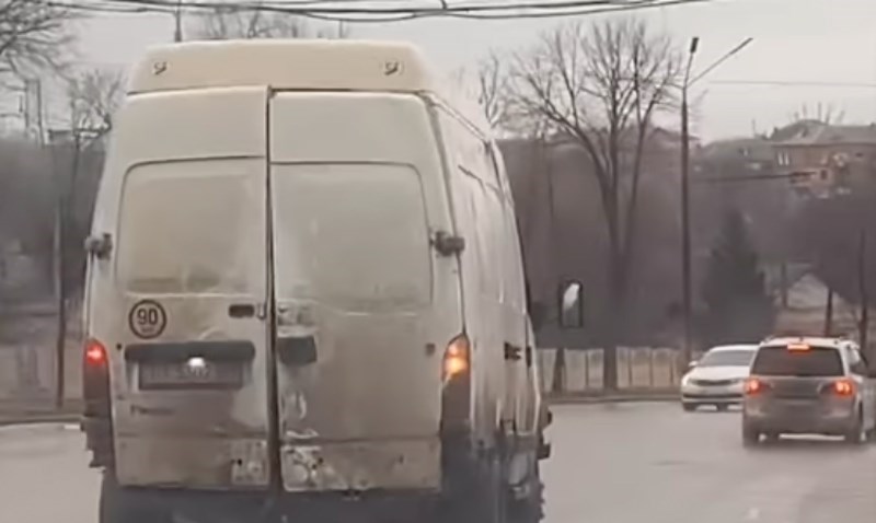 Ljudi u Beogradu su umirali od smijeha kad su vidjeli kakav kombi čovjek vozi, ovo je neviđeno!