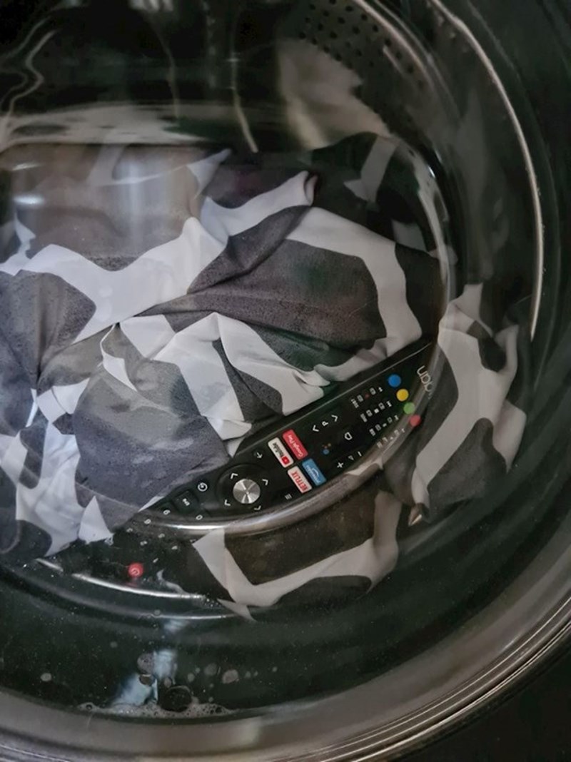 Cijelo popodne traži daljinski