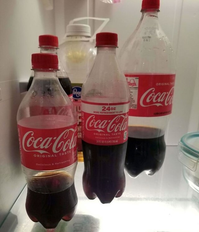 Ovako ostavlja boce u hladnjaku