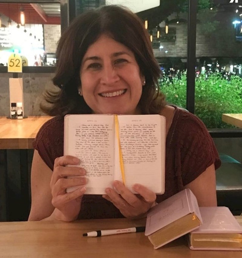 Ova mama ima 3 kćeri i svaki dan svakoj od njih napiše pet redaka u posebnu bilježnicu. Kad se budu udavale, dobit će to na poklon