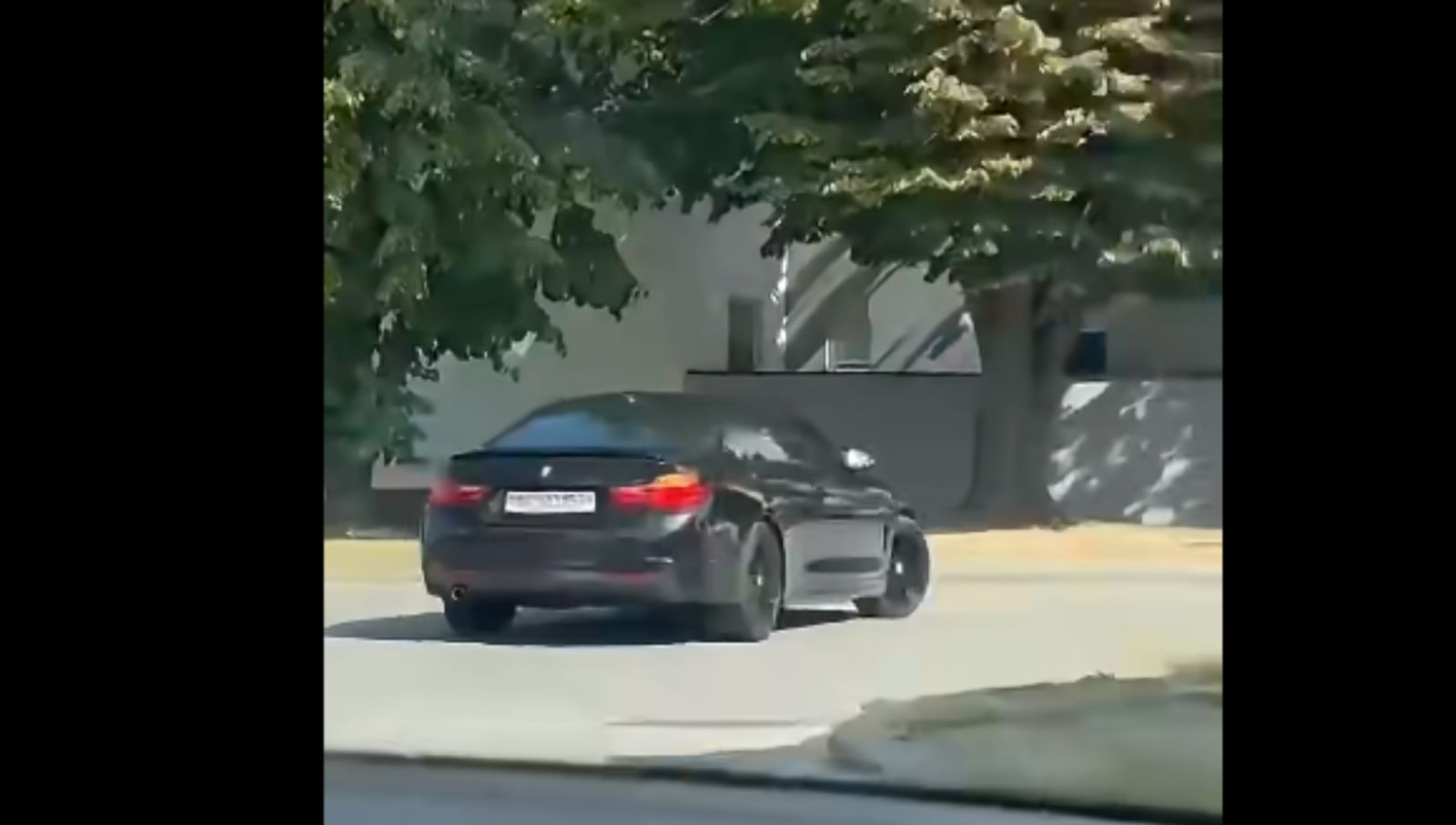 Vozač BMW-a švicarskih tablica 'vježbao' po Osijeku, netko je čitav dan snimao što sve izvodi