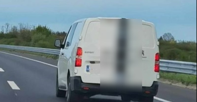 Širi se suluda fotka iz Zagreba, morate vidjeti s kakvim je autom tip izašao na cestu