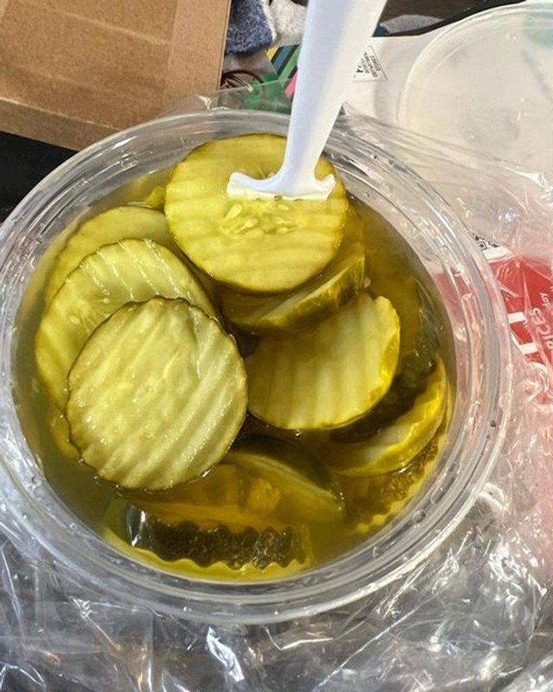 16. "Na prvi pogled sam pomislio da mi je sestra poludjela i počela točiti mlijeko u krastavce"