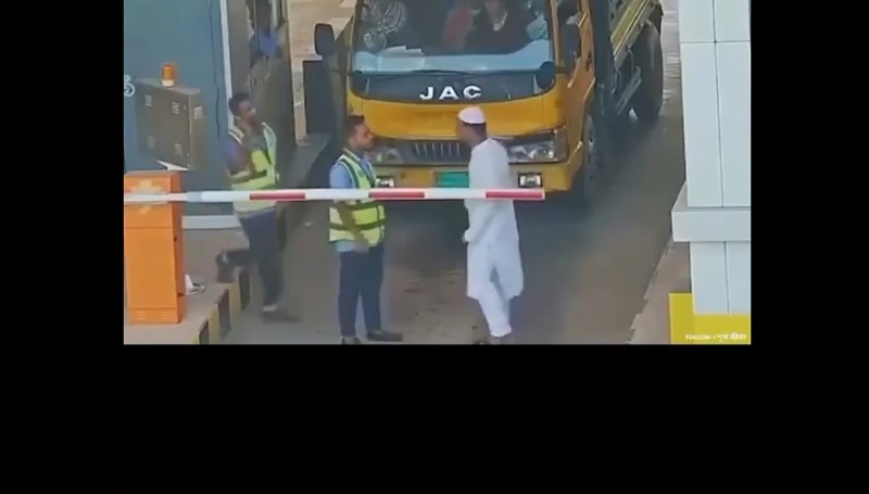 Širi se potpuno luda snimka iz Pakistana, morate vidjeti s čime je ekipa poželjela ući na autocestu