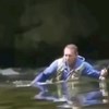 Žena iz BiH komentira muža kako je zapeo u rijeci dok peca, video je svjetski hit