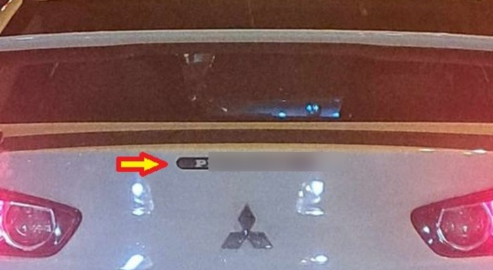 Tip je na auto dodao natpis za kojim se svi okreću, ovo morate vidjeti