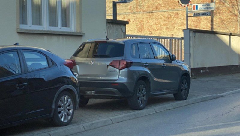 Netko je u Zagrebu snimio auto s vrlo neobičnom registracijom, voljeli bismo čuti priču iza ovog