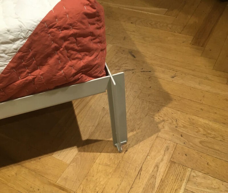 Jadan mali prst koji u ovo udari