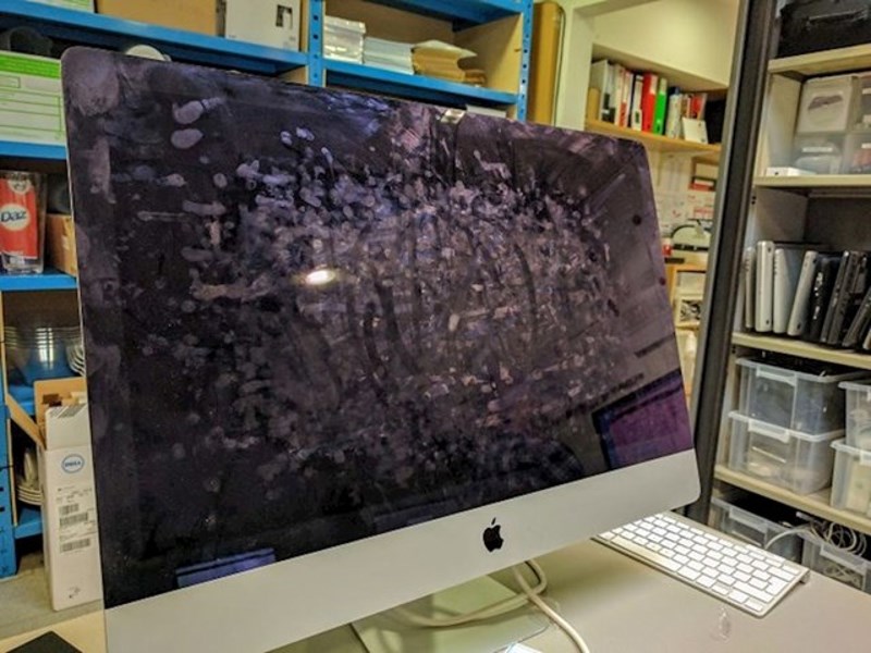 "Možda bi im trebao reći da ovo nije zaslon osjetljiv na dodir?"