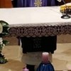 Širi se fotka svećenika iz Hrvatske, jednostavno morate vidjeti u čemu je vodio misu