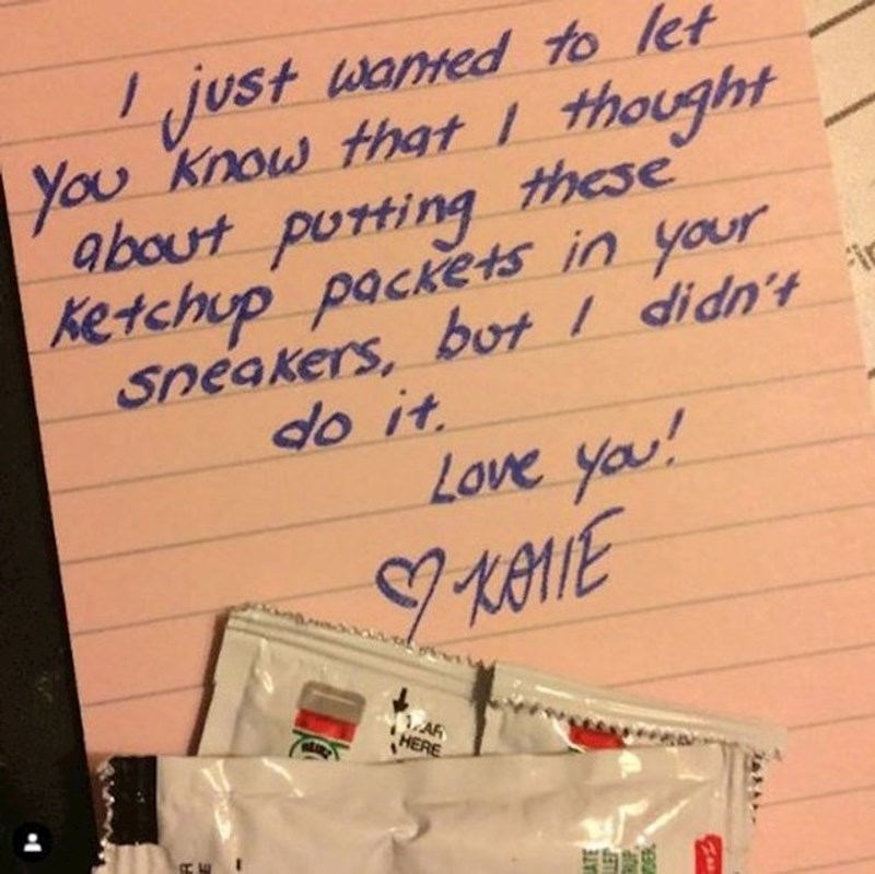 Supruga se pohvalila kako se oduprijela nagonu da mu stavi paketiće ketchupa u cipele