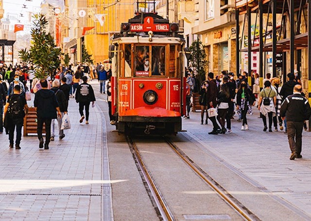 Tramvaji i pješačke zone, centri gradova u SAD-u i Europi su potpuno drukčiji