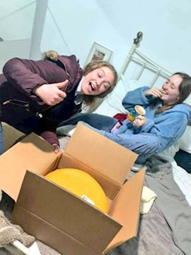 Otišla je na spoj s farmerom i dobila na poklon sir od 12 kilograma