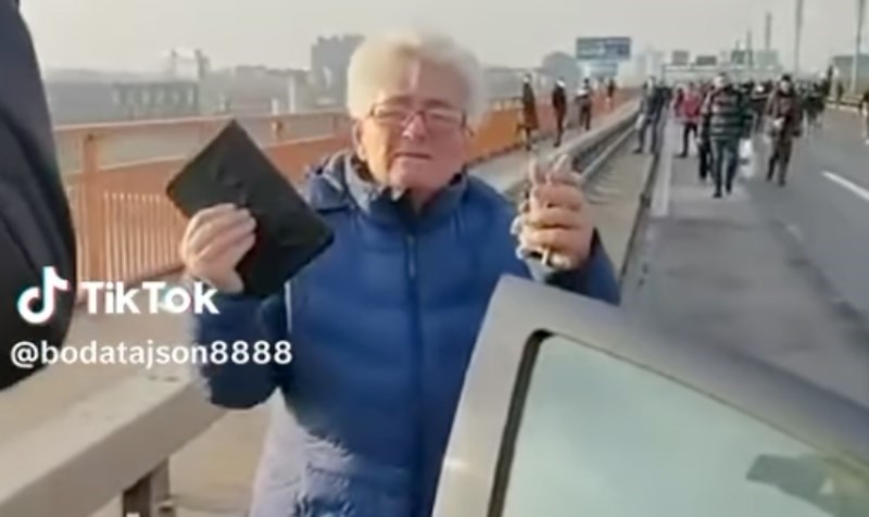 Baka iz Srbije studentima je pokušala objasniti zašto mora proći usprkos prosvjedu, ovo je hit!