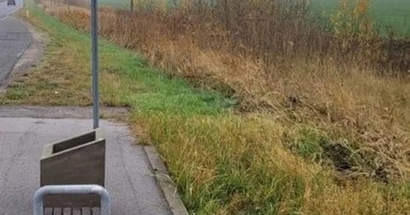 Putnike je na autobusnoj stanici dočekao neočekivan prizor, pogledajte u kakvu su stanju našli klupu