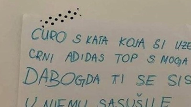 Netko joj je ukrao majicu sa sušila, napisala joj je poruku zbog koje će je odmah vratiti