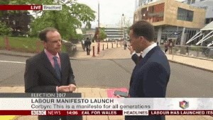 mala...makni se..pa za sisu...:)))...