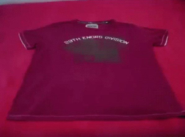 kako sloziti majicu, u tri poteza...:)))....