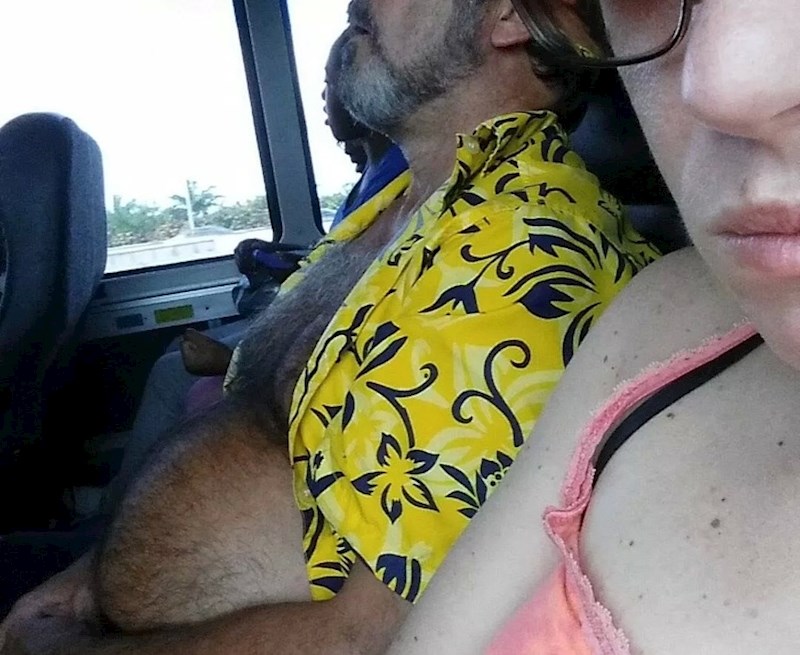 U javnom prijevozu, pokraj nepoznatih osoba