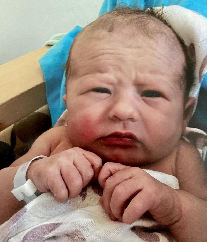 9. Samo joj nedostaje torbica u rukama i bila bi neka slatka preplašena bakica