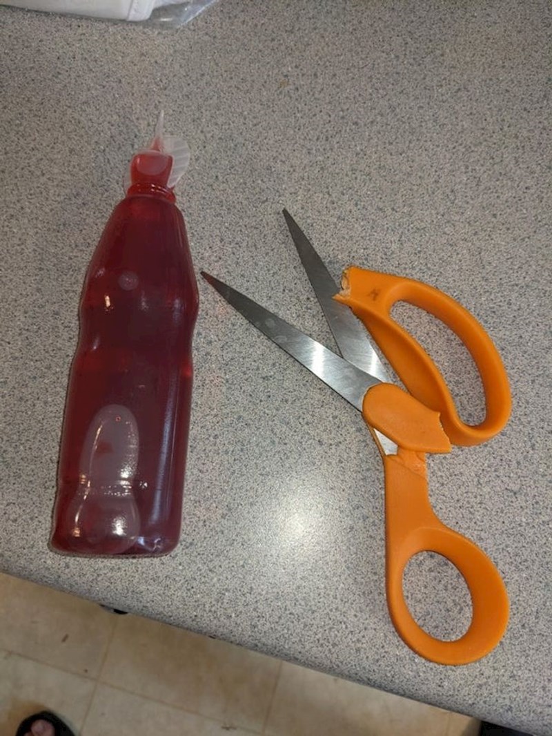 Nožice nisu izdržale ovaj presing