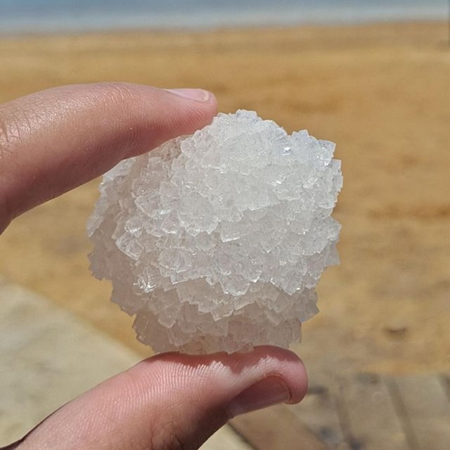 Kristal soli iz Mrtvog mora