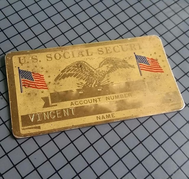 Metalna iskaznica američkog socijalnog osiguranja pravi je muzejski primjerak!