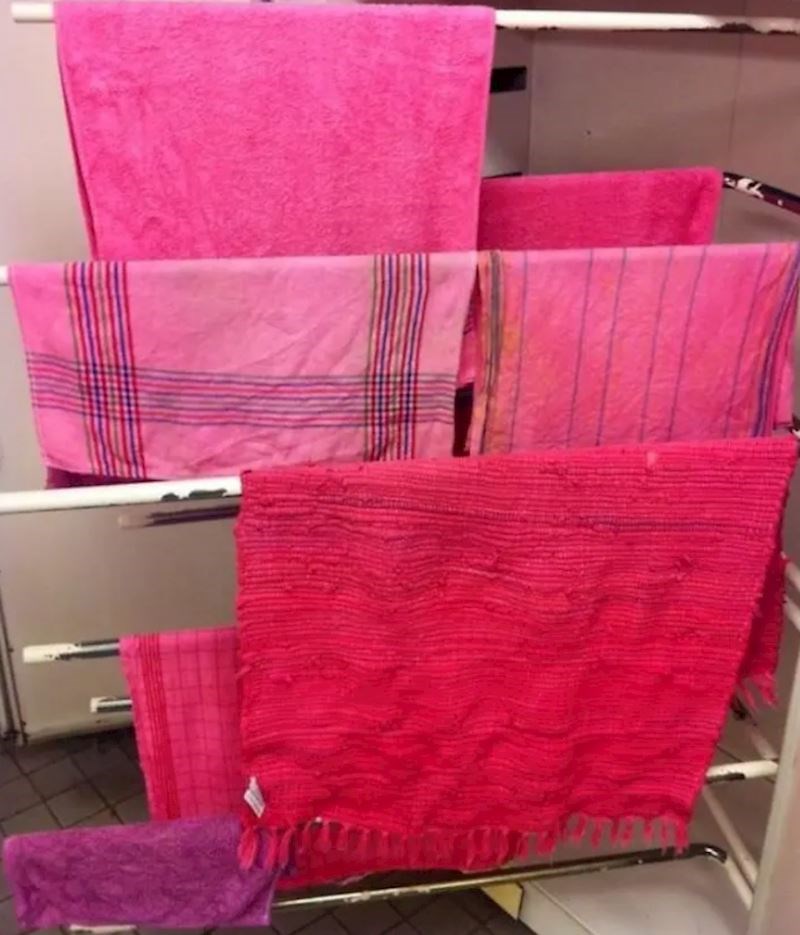 "Trebao je samo uključiti perilicu za vrijeme jeftine struje. Ali ne, on je ubacio svoju majicu, pa onda uključio..."