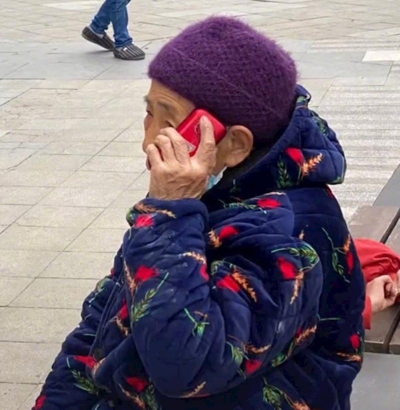 "Baka se žalila da joj je pokvaren mobitel jer nas slabo čuje kada je zovemo..."