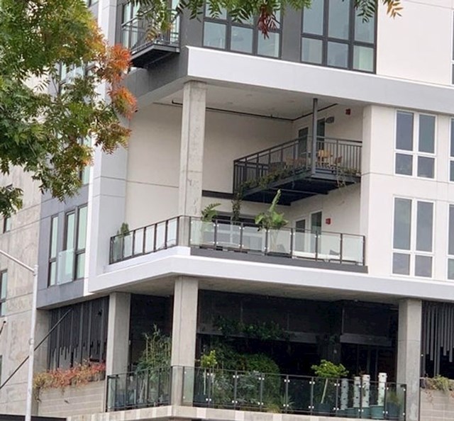 Jeste li ikad vidjeli balkon na balkonu?