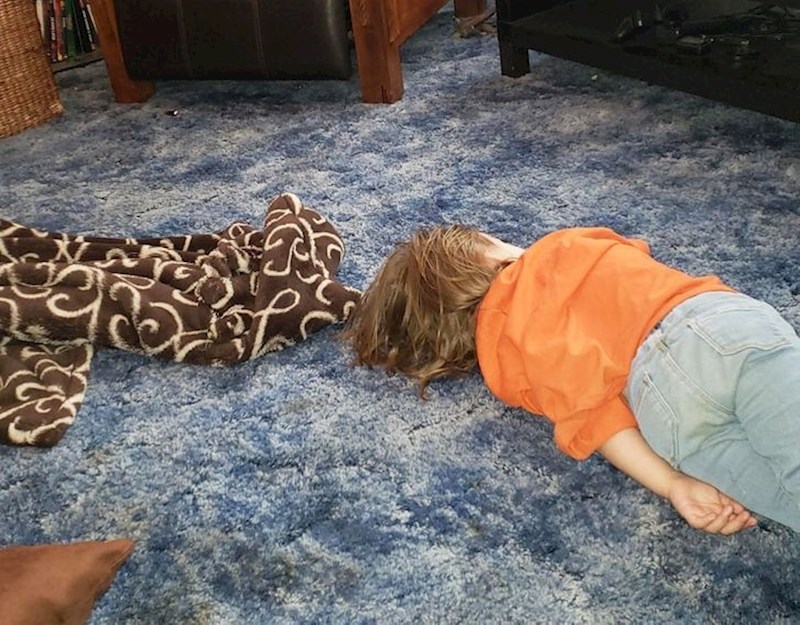 "Par minuta prije sam je pitala želi li jastuk, a ona se naljutila što pitam jer njoj se ne spava"