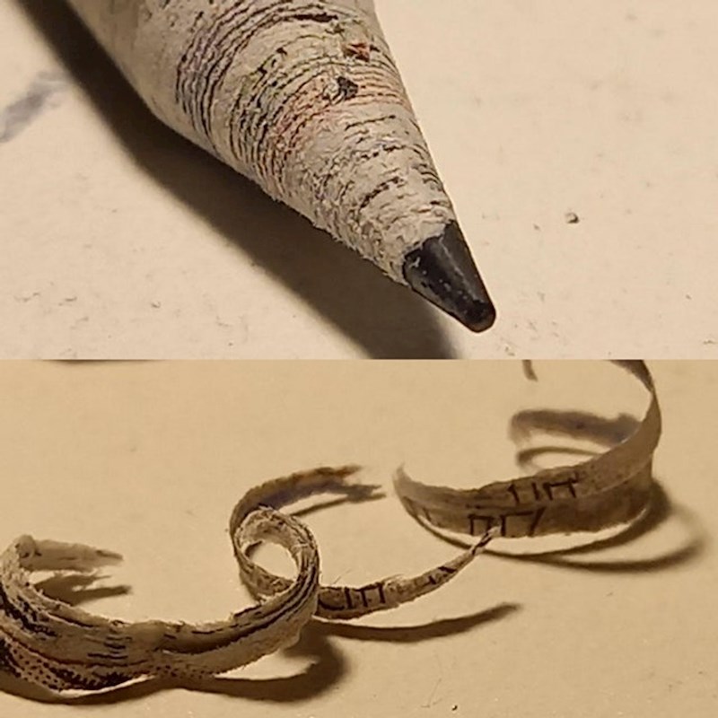 Olovka napravljena od papira. Još uvijek se vide slike i tekstovi koji su nekada krasili te stranice!