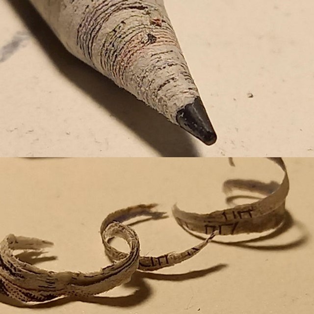 Olovka napravljena od papira. Još uvijek se vide slike i tekstovi koji su nekada krasili te stranice!