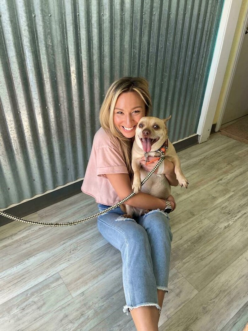 Izraz lica govori da je točno znao što se događa. Ne znaš tko je sretniji