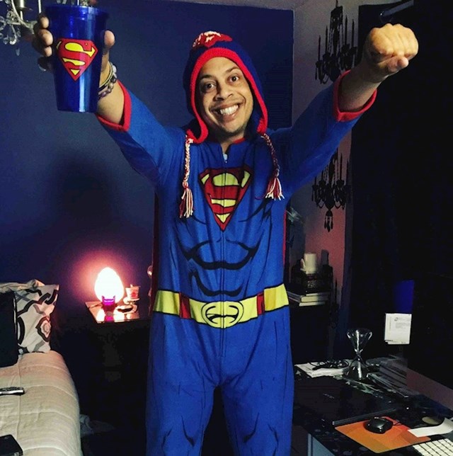 "Baka mi je kupila kostim Supermana jer prolazim kroz kemoterapiju i ona me smatra svojim superherojem!"
