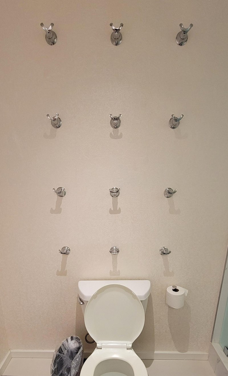 "U WC-u imam 12 vješalica za ručnike"