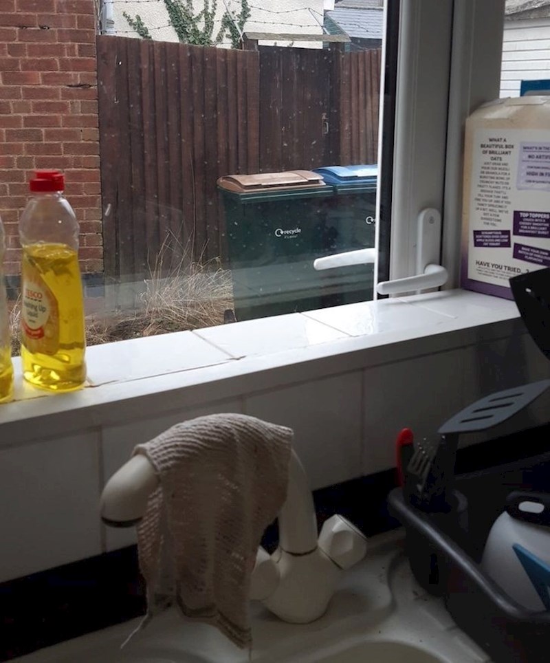 Prozori su skupi, ali zato su vrata bila na velikom popustu.