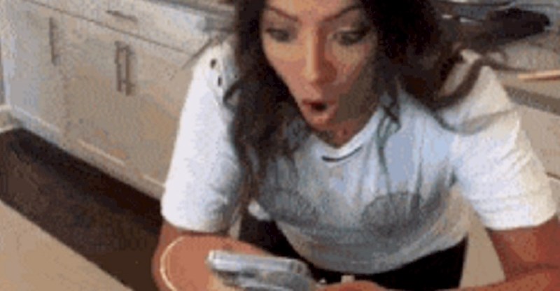 Djevojka je fotografirala tortu koju je radila cijeli dan. Šokiralo ju je što je dečko učinio