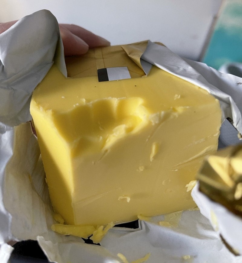 "Ne želim probuditi zaručnicu, ali želim odgovore! Tko grize maslac???"