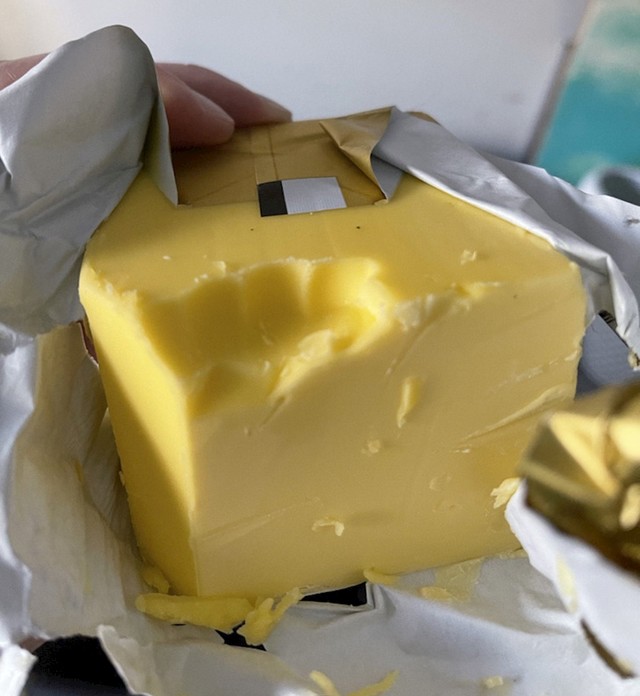 "Ne želim probuditi zaručnicu, ali želim odgovore! Tko grize maslac???"