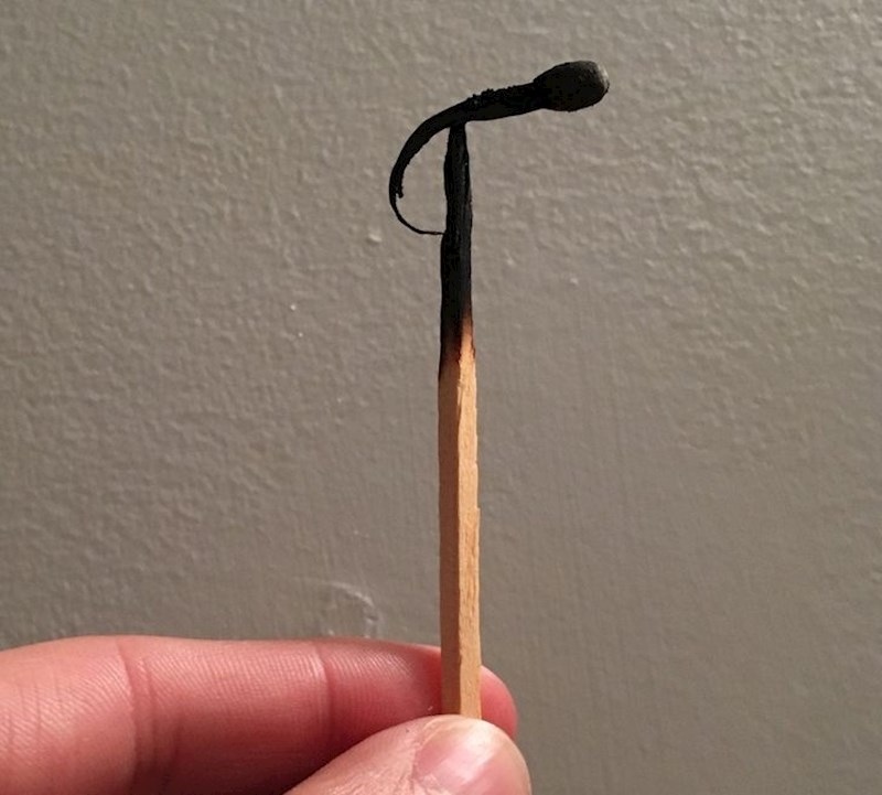 "Izgorena žigica se slomila i sada izgleda kao mikrofon"