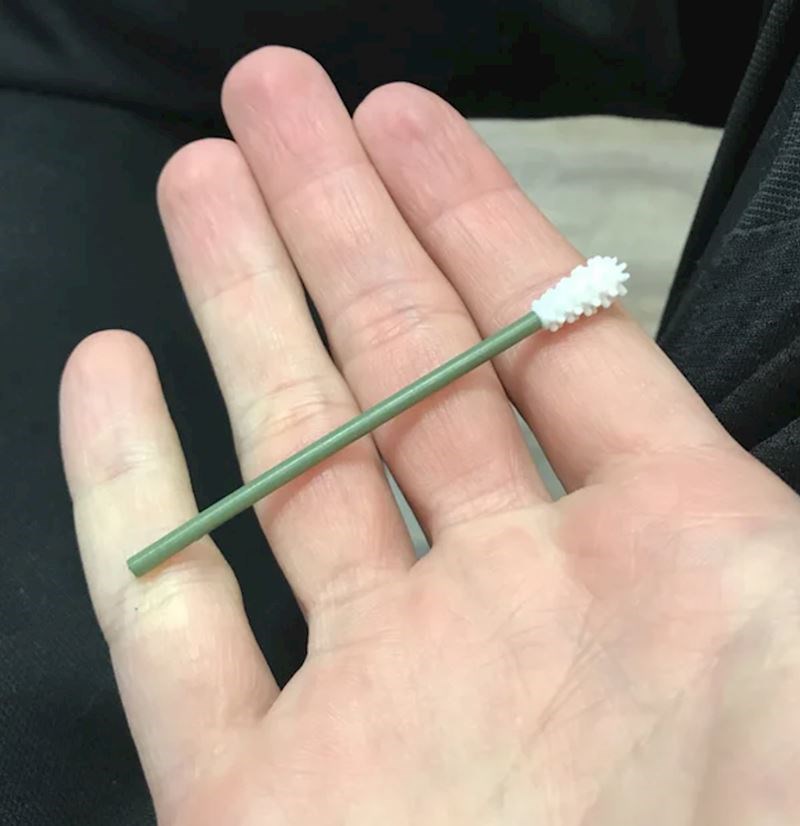 Prešao sam na silikonske štapiće za uši kako bi malo pridonio očuvanju prirode. Pogodite tko je na hitnoj jer mu je nešto u uhu!