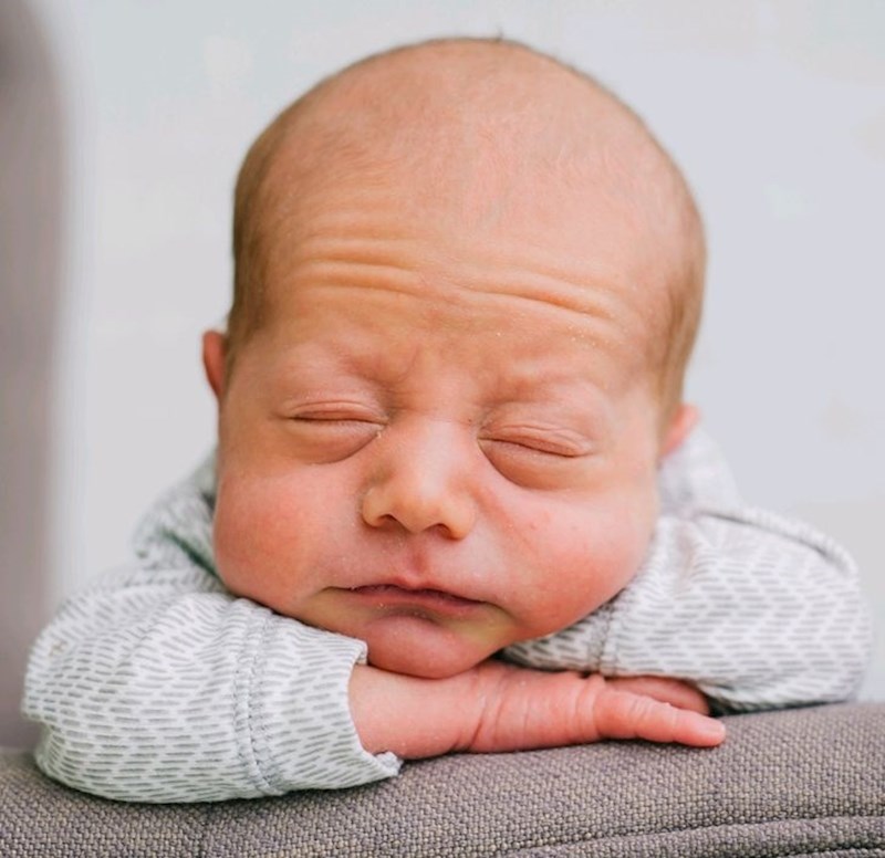 1. Kao djedica koji rješava križaljku, ali je zaboravio naočale za vid