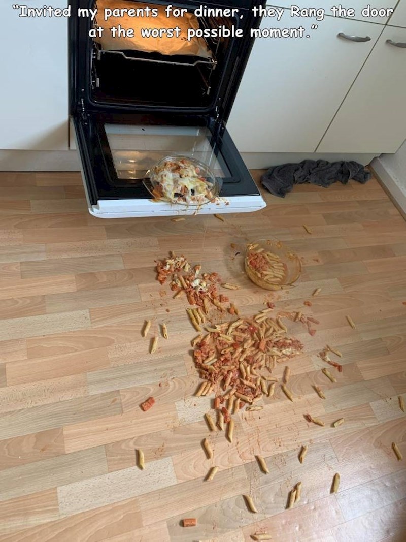 Kada pozoveš roditelje na večeru, a oni pozvone u najnezgodnijem mogućem trenutku