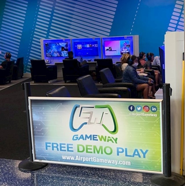 Prostorija jednog aerodroma gdje je moguće probavati demo verzije video igara dok čekate avion