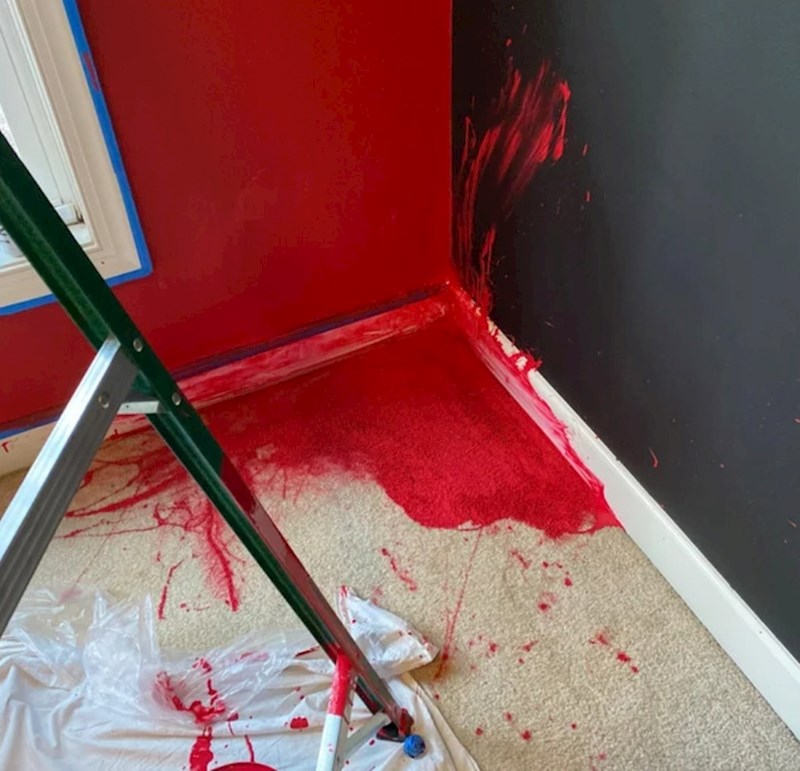 Odlučila sam sama obojiti stan. Ovo je zid od kojeg sam krenula!