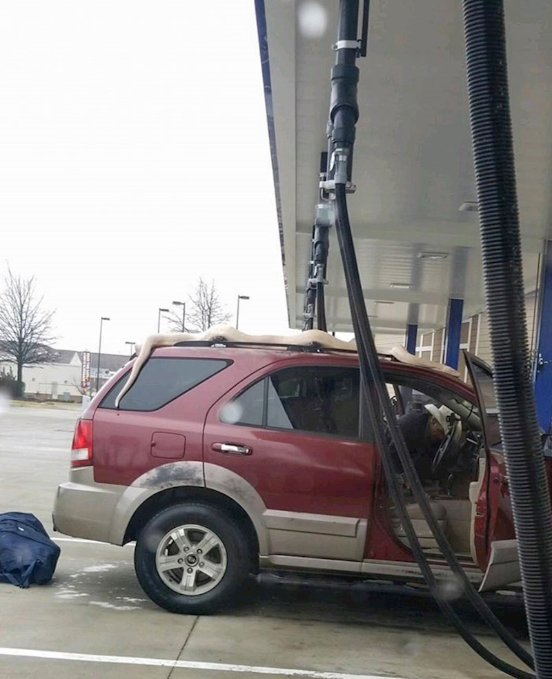 Mislili smo da je snijeg na autu