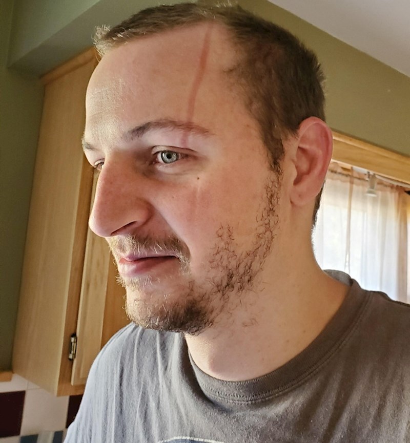 "Zaspao sam na punjaču. Imam sastanak na Zoomu za 5 minuta"